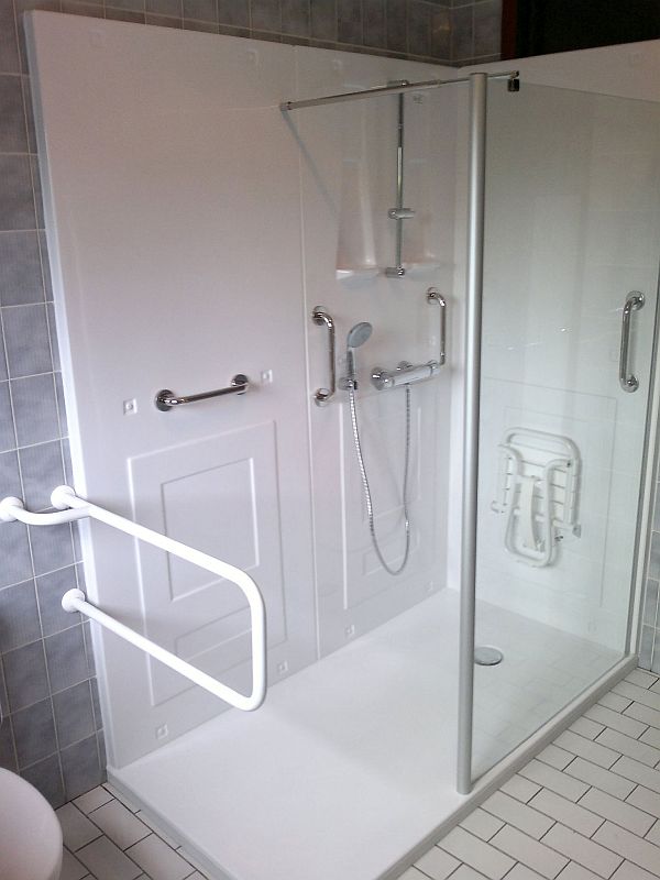 Douche adapt&eacute;e avec si&egrave;ge amovible